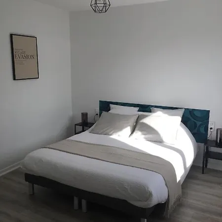Du Rocher Apartment *